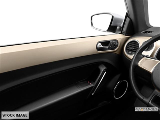 Volkswagen Beetle 2013 photo 1