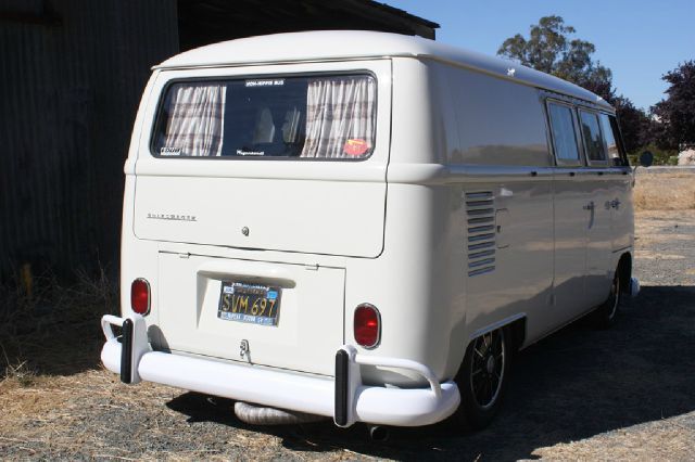 Volkswagen Bus REAR DVD And MORE Classic Car - Custom Car
