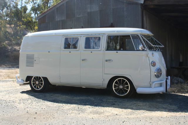 Volkswagen Bus 1966 photo 1