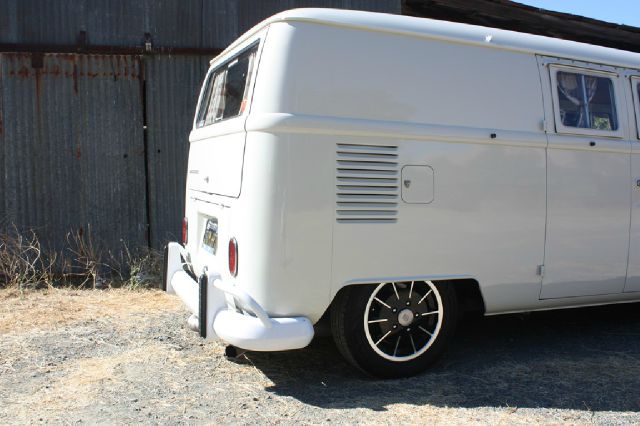 Volkswagen Bus 1966 photo 3