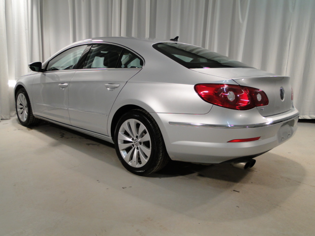 Volkswagen CC 2011 photo 2