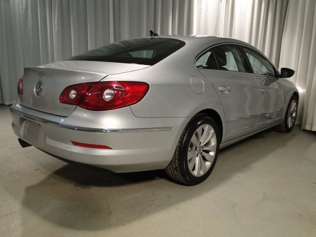 Volkswagen CC 2011 photo 3