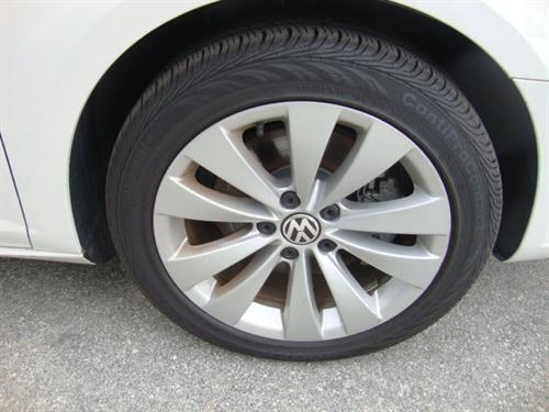 Volkswagen CC 2011 photo 2