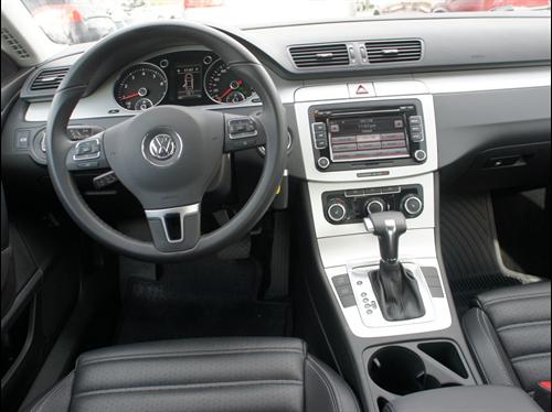 Volkswagen CC 2011 photo 2