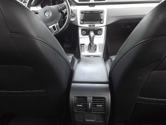 Volkswagen CC 2012 photo 13