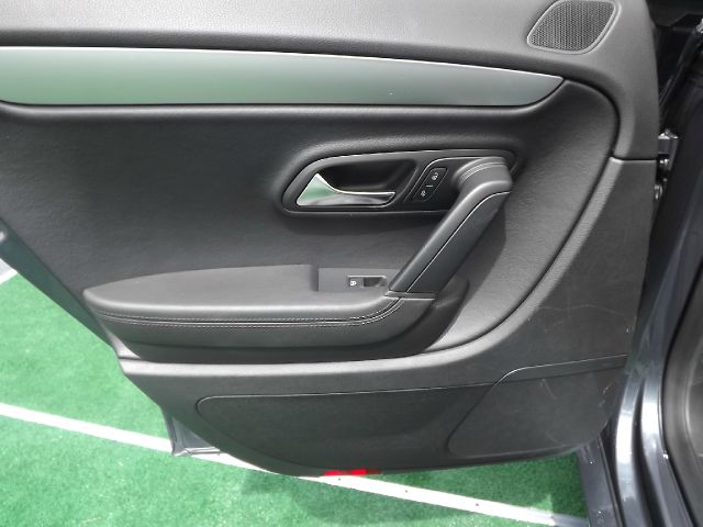 Volkswagen CC 2012 photo 22