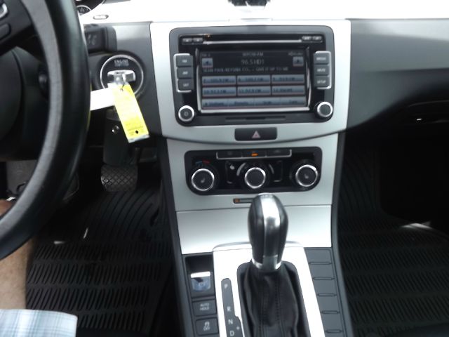 Volkswagen CC 2012 photo 23