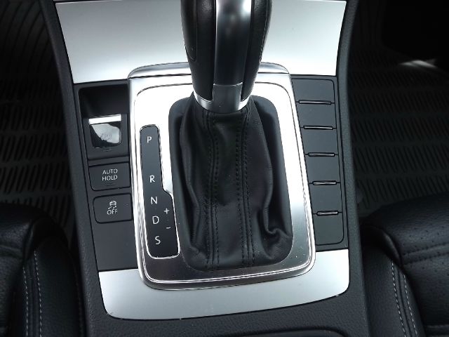 Volkswagen CC 2012 photo 25