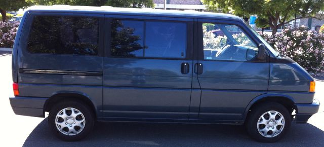 Volkswagen EuroVan 1993 photo 3