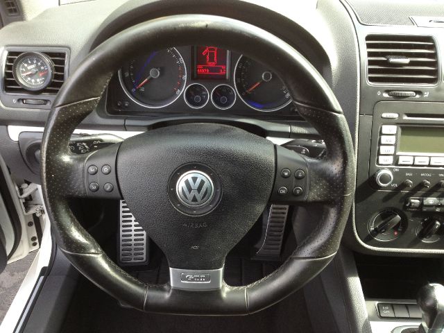 Volkswagen GTI 2009 photo 12