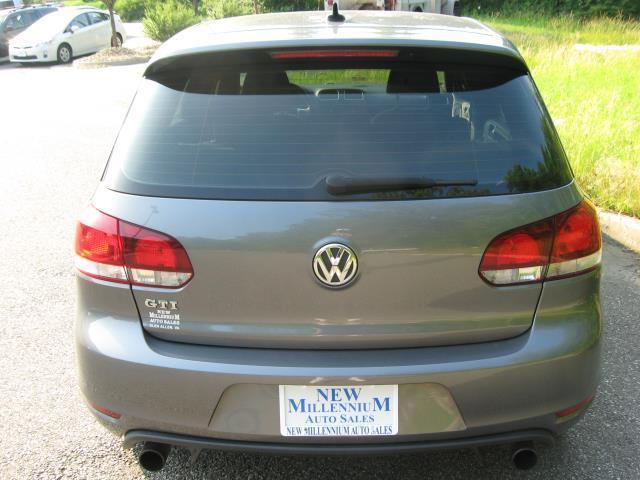 Volkswagen GTI 2010 photo 1