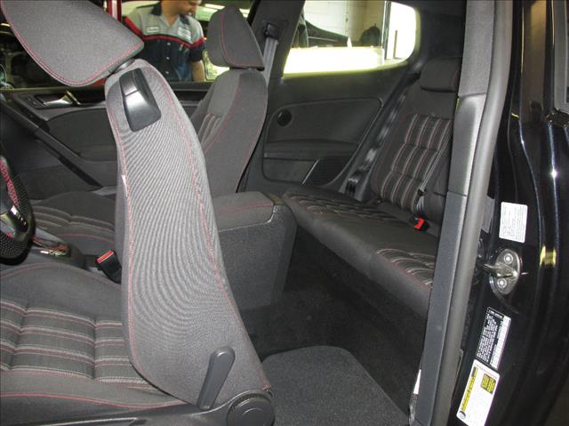 Volkswagen GTI 2010 photo 18