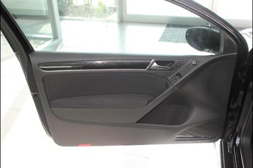 Volkswagen GTI 2011 photo 2