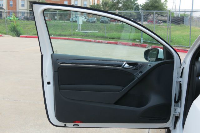 Volkswagen GTI 2011 photo 2