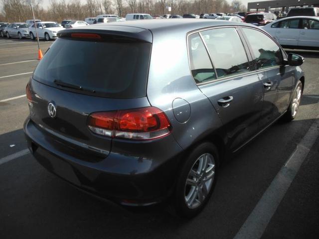 Volkswagen Golf 2011 photo 2