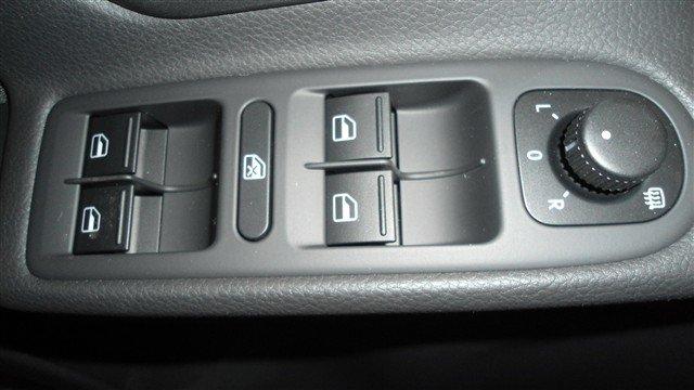 Volkswagen Golf 2012 photo 3