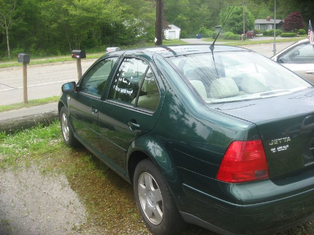 Volkswagen Jetta Quad Cab 4x2 Shortbox XLT Sedan