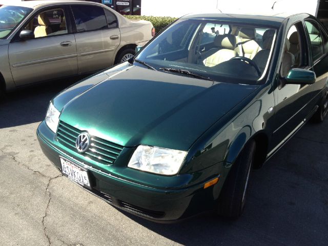 Volkswagen Jetta Quad Cab 4x2 Shortbox XLT Sedan