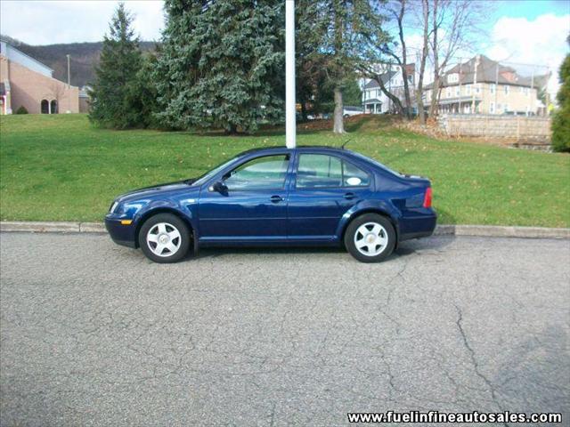 Volkswagen Jetta Quad Cab 4x2 Shortbox XLT Sedan