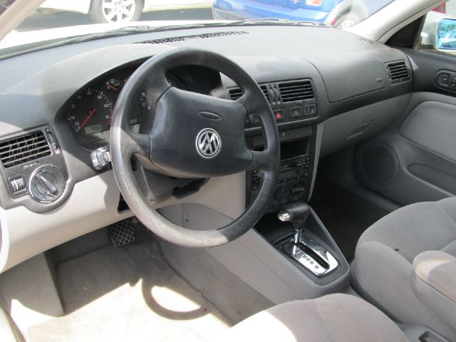 Volkswagen Jetta Quad Cab 4x2 Shortbox XLT Sedan
