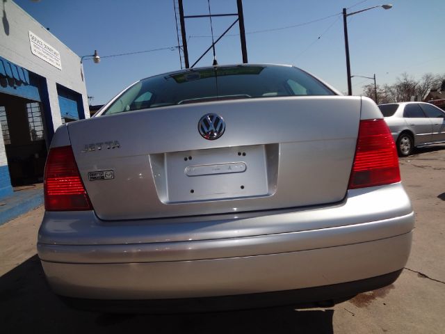 Volkswagen Jetta Quad Cab 4x2 Shortbox XLT Sedan