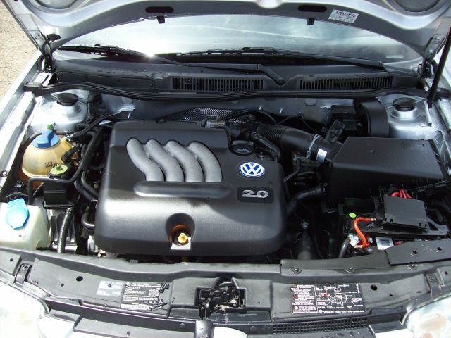 Volkswagen Jetta Quad Cab 4x2 Shortbox XLT Sedan