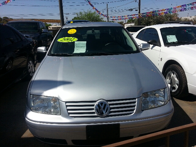 Volkswagen Jetta Crewmax-short-limited-sunroof-6 CD Jbl-newer Tires Sedan