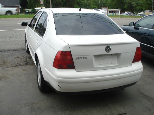 Volkswagen Jetta Quad Cab 4x2 Shortbox XLT Sedan