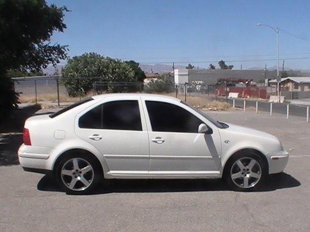 Volkswagen Jetta I-4 Manual Sedan