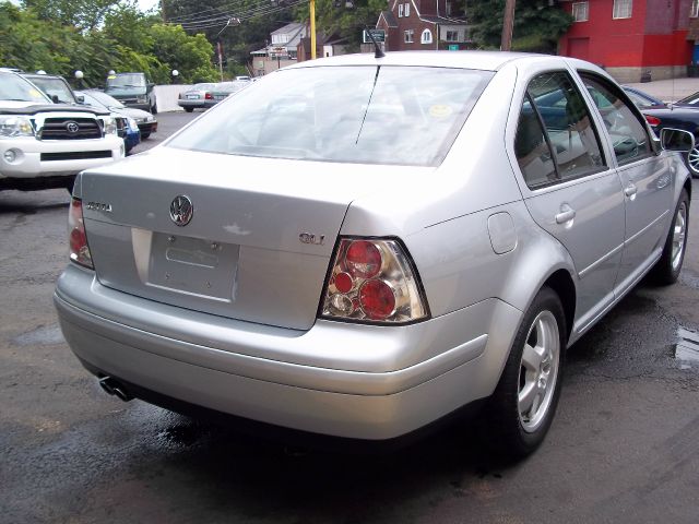 Volkswagen Jetta I-4 Manual Sedan