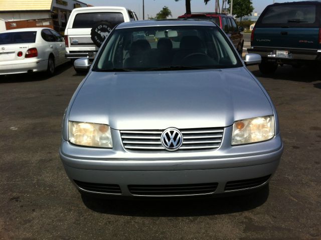 Volkswagen Jetta Quad Cab 4x2 Shortbox XLT Sedan