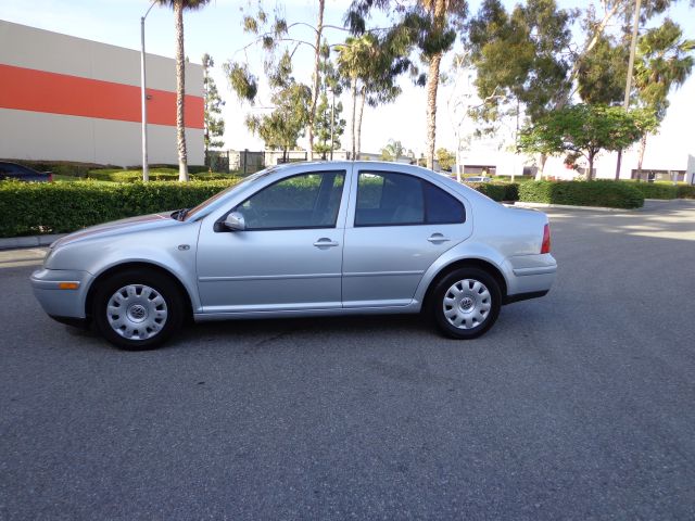 Volkswagen Jetta I-4 Manual Sedan