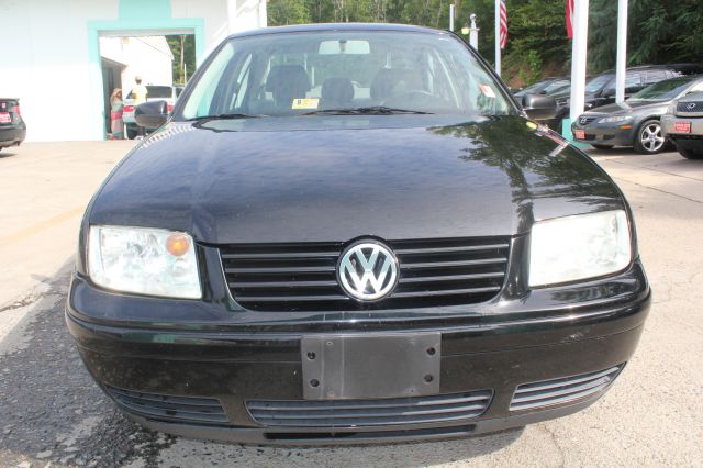 Volkswagen Jetta I-4 Manual Sedan