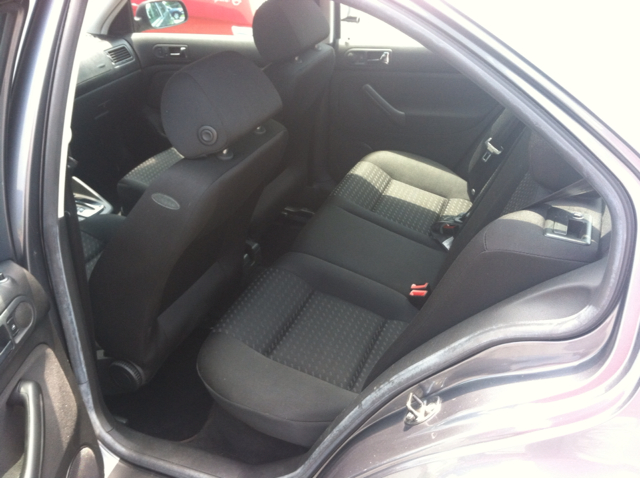 Volkswagen Jetta I-4 Manual Sedan