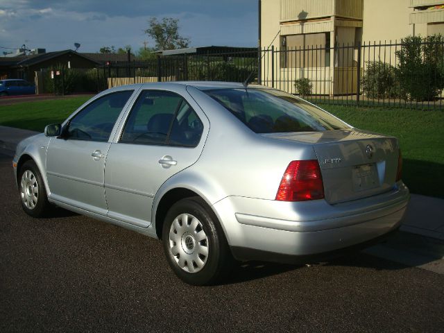 Volkswagen Jetta I-4 Manual Sedan