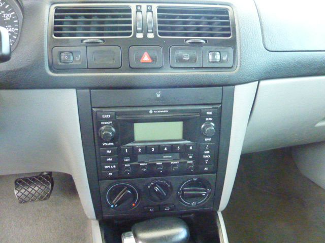 Volkswagen Jetta Quad Cab 4x2 Shortbox XLT Sedan