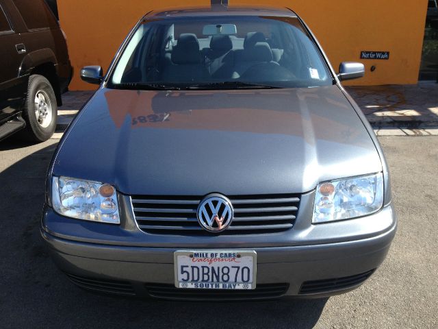 Volkswagen Jetta I-4 Manual Sedan