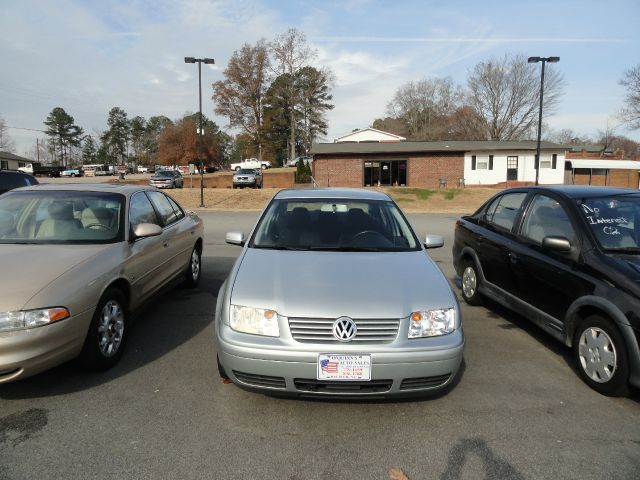 Volkswagen Jetta I-4 Manual Sedan