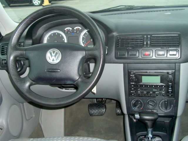 Volkswagen Jetta 2004 photo 2