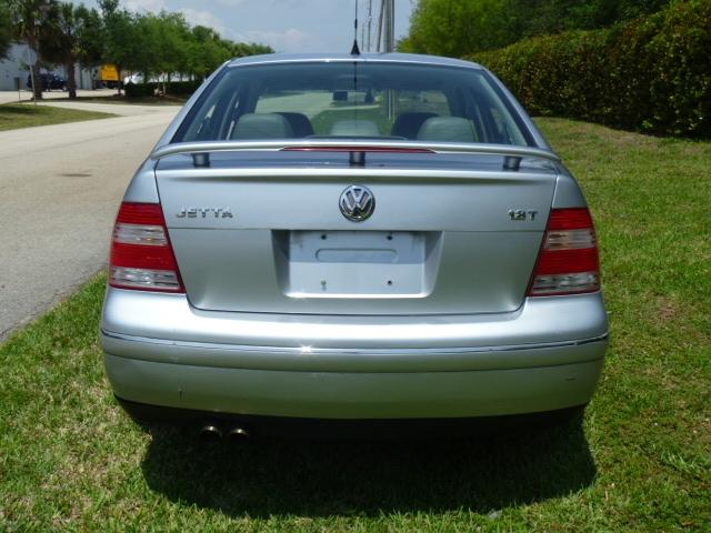 Volkswagen Jetta 2004 photo 2
