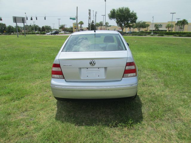 Volkswagen Jetta 2004 photo 1