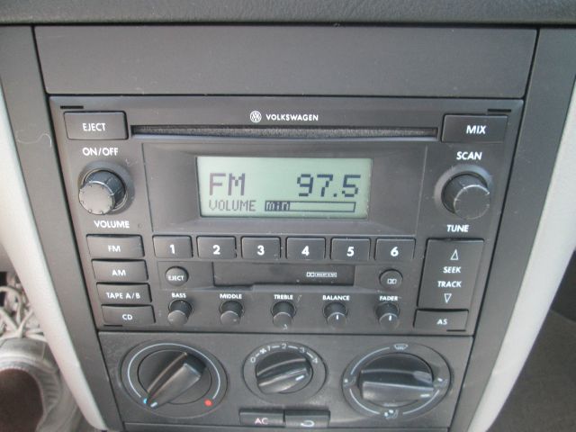 Volkswagen Jetta 2004 photo 2