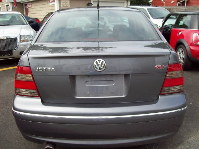 Volkswagen Jetta 2004 photo 2