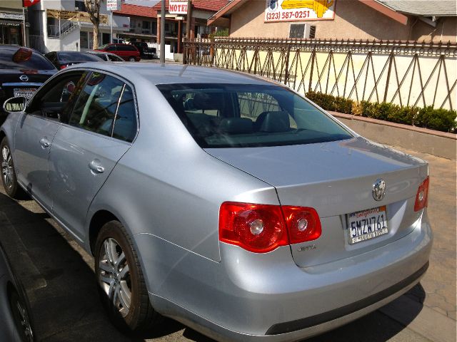 Volkswagen Jetta Reg Cab 135.5 WB 4WD DRW Sedan