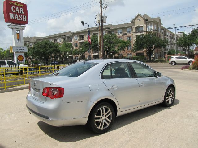 Volkswagen Jetta Reg Cab 135.5 WB 4WD DRW Sedan