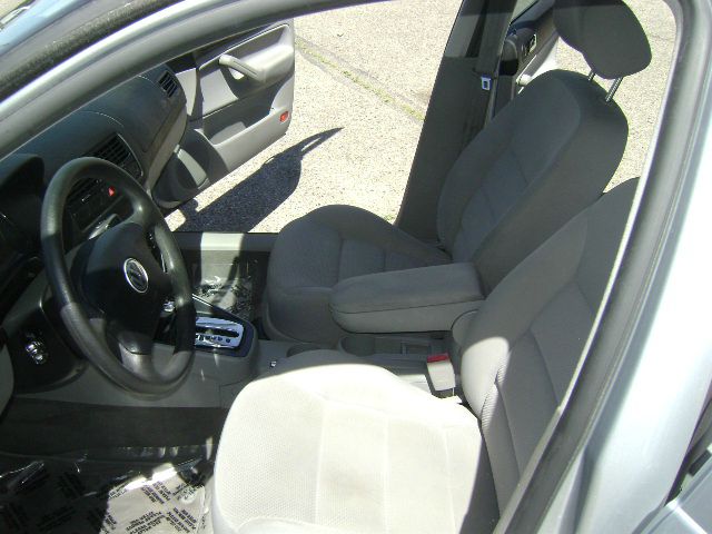 Volkswagen Jetta EXV6 AT Leather Sedan