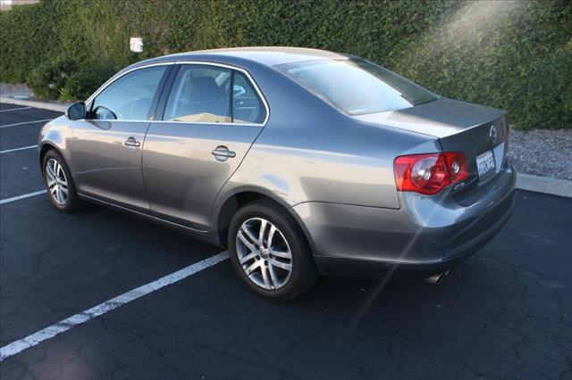 Volkswagen Jetta Reg Cab 135.5 WB 4WD DRW Sedan