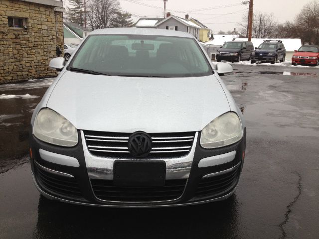 Volkswagen Jetta SLE W/new Custom Leather Sedan