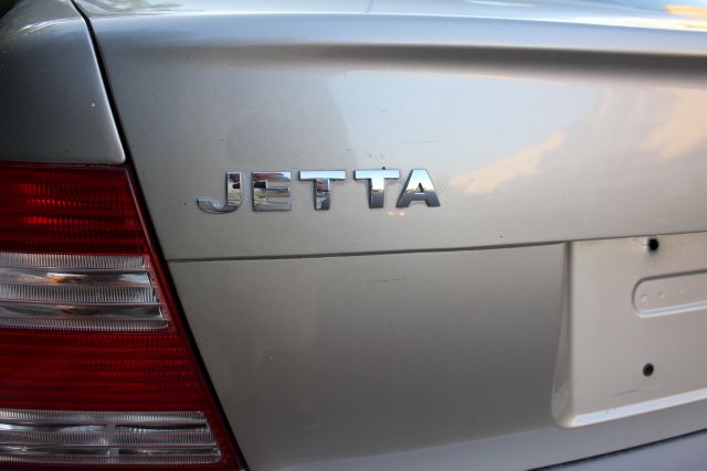 Volkswagen Jetta EXV6 AT Leather Sedan