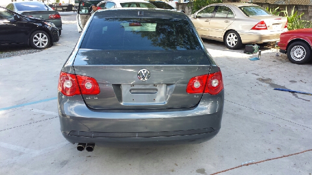 Volkswagen Jetta 2005 photo 2